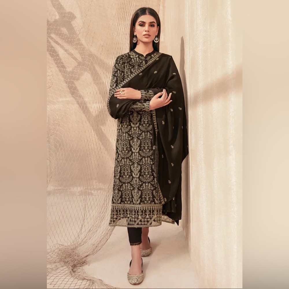 Pakistani Khaddar 2PC Embroidered (Shirt & Dupatta)